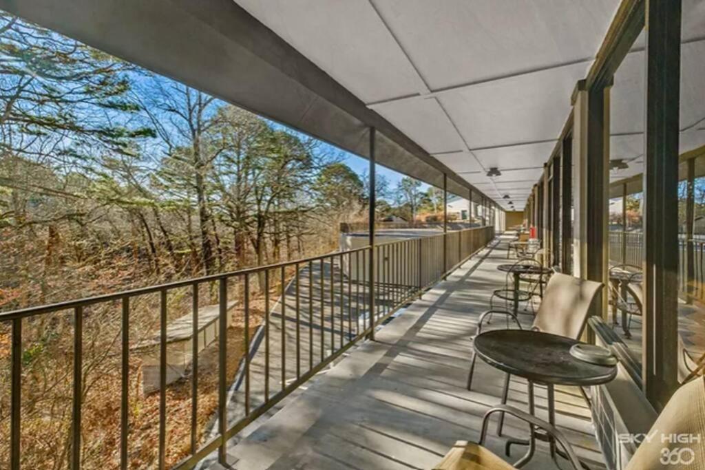 Stonegate Lodge Bed, Wifi, 50In Roku Tv, Salt Water Pool Room #109 Eureka Springs Exterior foto